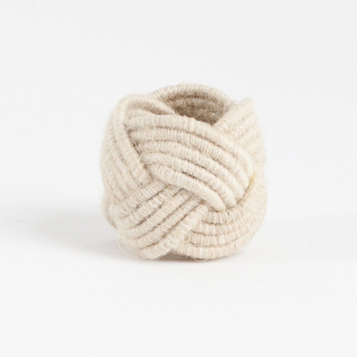 Fennco Styles Classic Braided Jute Napkin Rings, Set of 4 - Ivory Burlap Napkin Holders for Dining Table, Home, Banquets, Holidays, Family Gatherings and Special Events