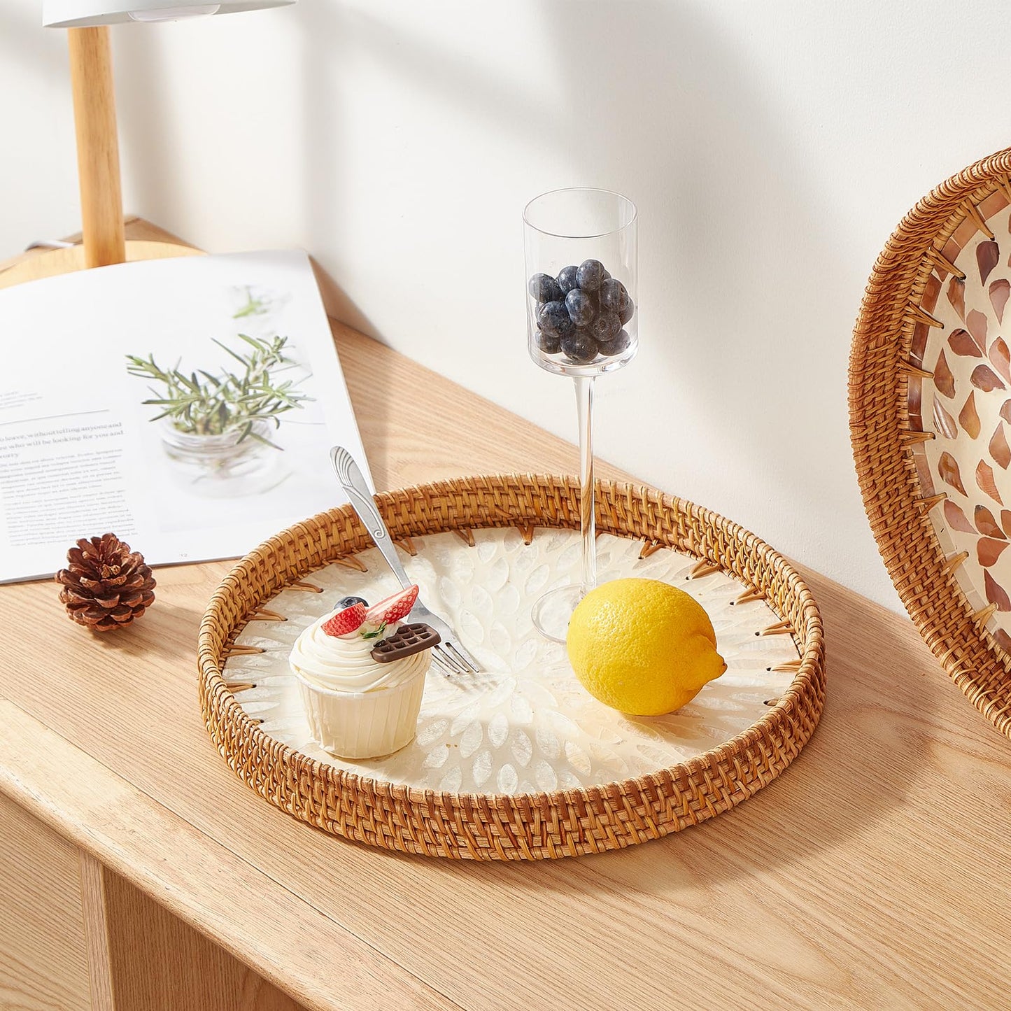 Round Rattan Tray with Mother of Pearl Inlay, Rattan Serving Tray with Wooden Base, Decorative Wicker Basket for Table Decor, Storage and Display of Coffee Bread Food Fruit (Plume)